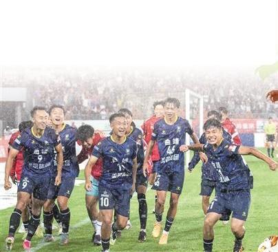 雨中狂欢。