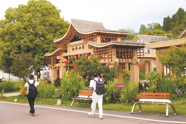 “空心村”变身避暑旅居热门地