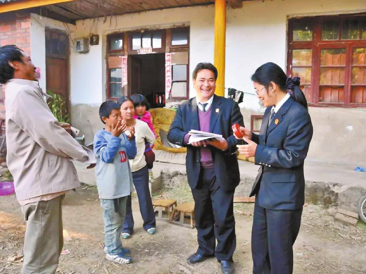 【党旗在基层一线高高飘扬】全国优秀共产党员鲍卫忠——挺立司法为民的坚定信念