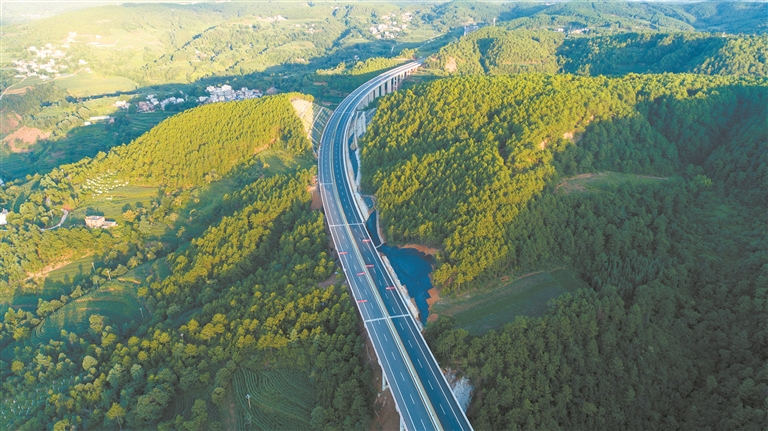 宣威至会泽高速公路全线通车