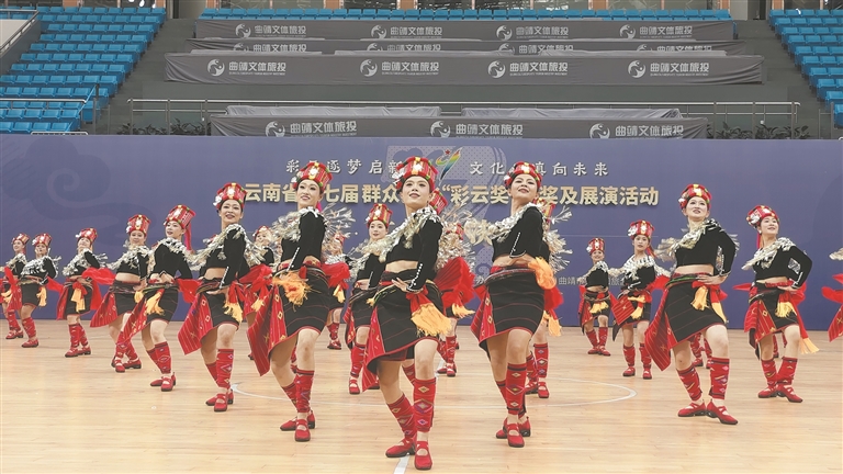 《目瑙纵歌》。