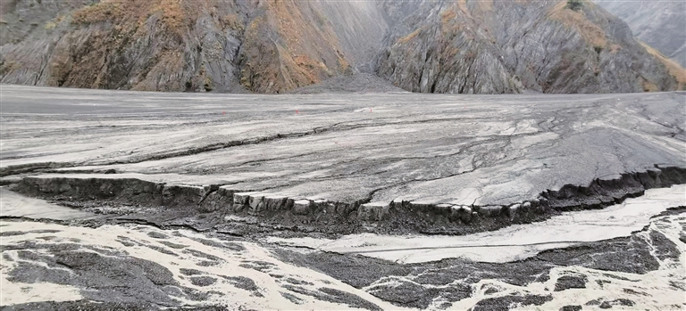 蒋家沟支沟门前沟深处壮观的泥石流遗迹。施星芳 摄