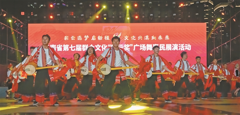 舞台上激情四射。赵洋洋 摄