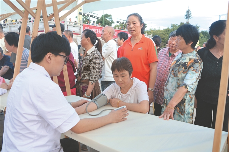 珠江源头石榴红  同心共圆中国梦
