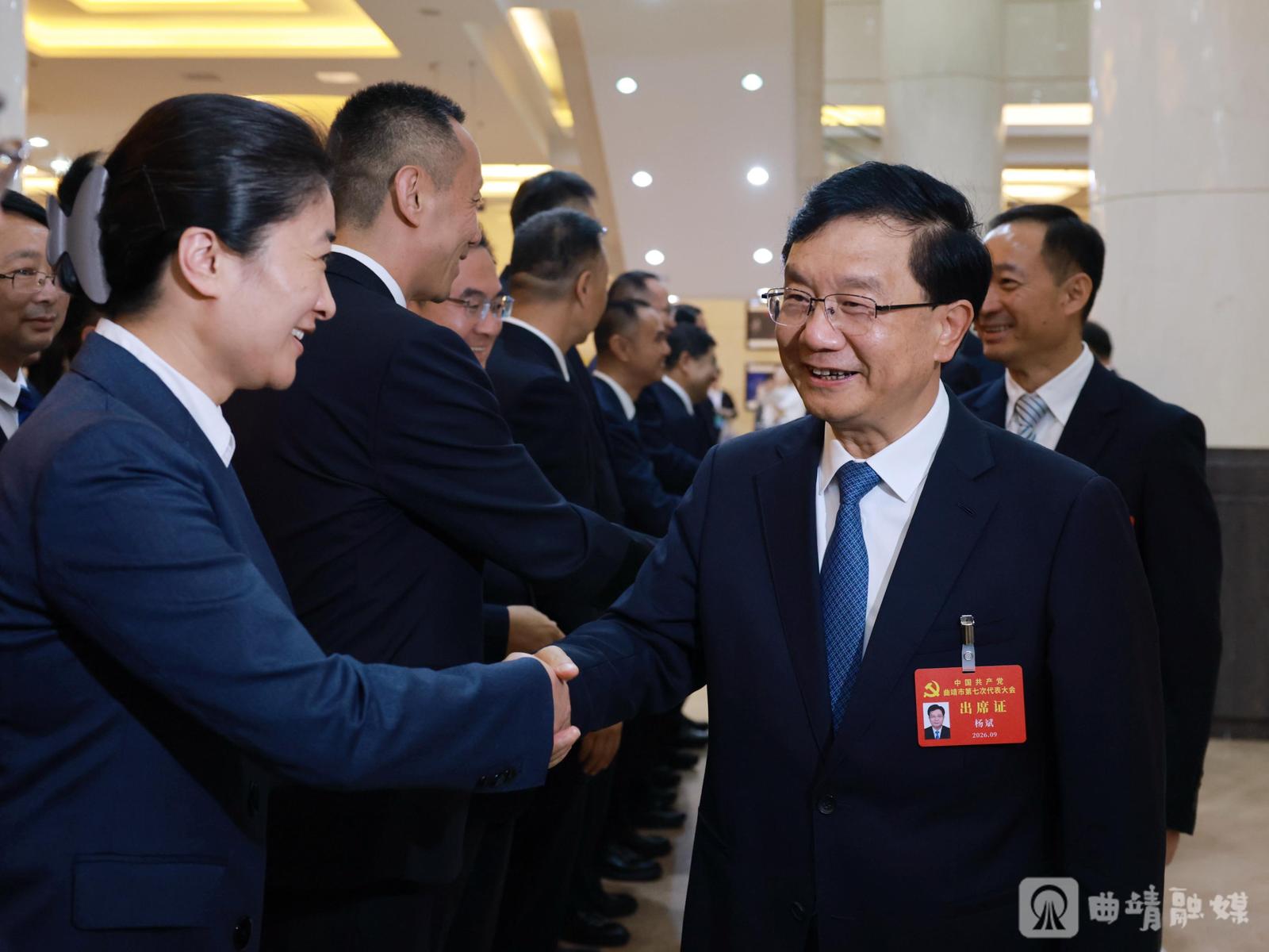 杨斌率队看望出席市第七次党代会代表